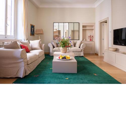Central and Roomy near the Station and Duomo - HomeUnity