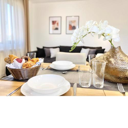 Central Apartment for 4 Guests Next to State Opera