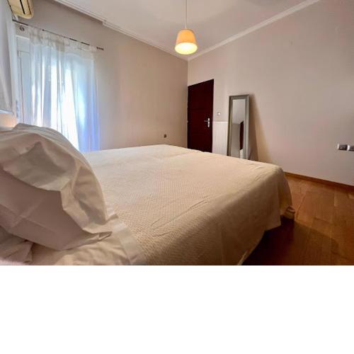 Central apartment in quiet neighborhood near sandy beach