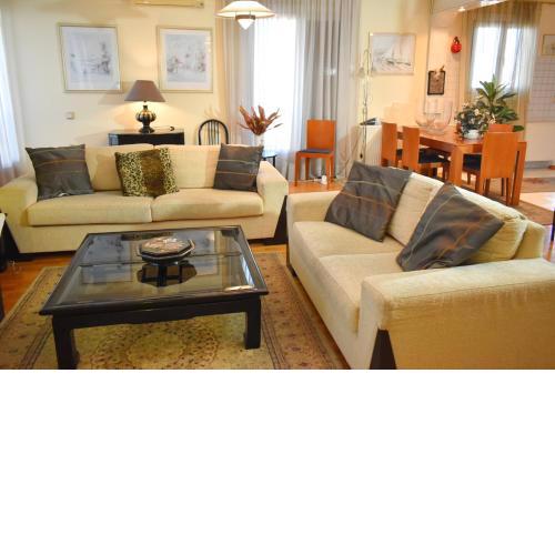 Central Apartment Next To The River