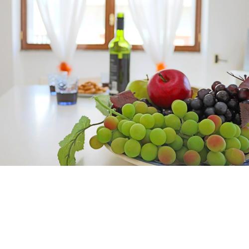Central Apartment With Wi-fi, Air Conditioning And Courtyard; Pets Allowed