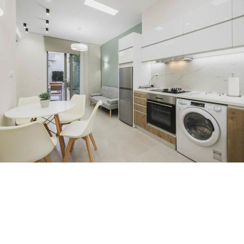 Central Apts. for Large group with Parking & Yard