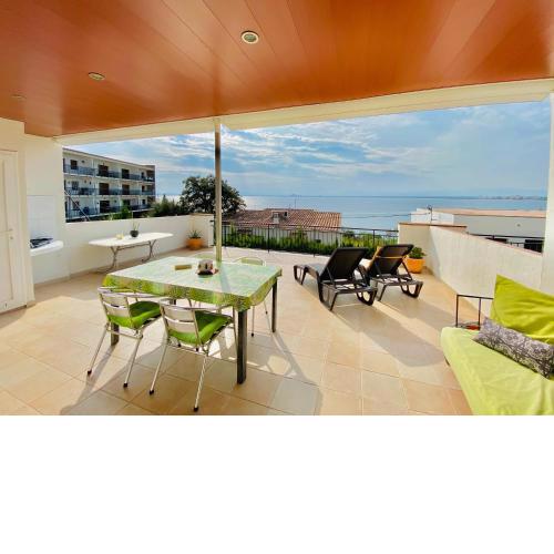 CENTRAL BAJO 4 - Apartamento con espaciosa terraza - vistas al mar - parking