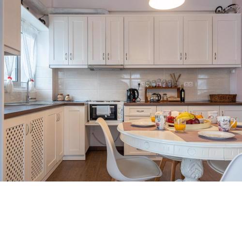 Central & Bright 2BD Apt in Corfu Town near Port