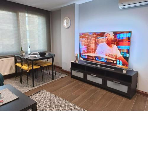 Central Comfortable Home With Gym 1+1