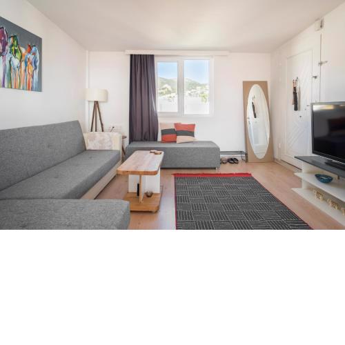 Central, Cozy, Comfy, 1BR House, Free Parking & Fast Wi-Fi, 4ppl