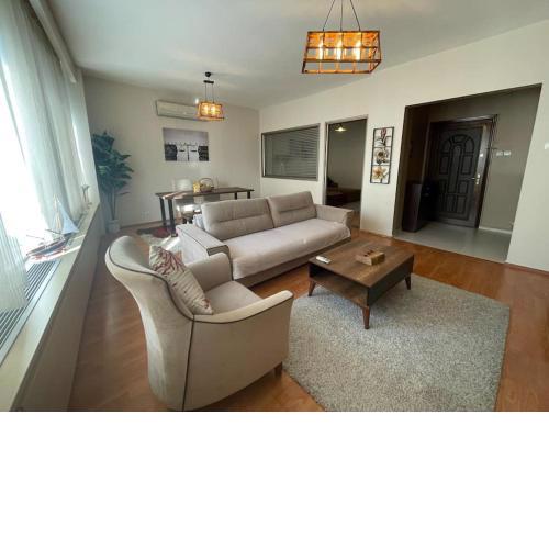 Central Cozy Flat on main street close to Subway