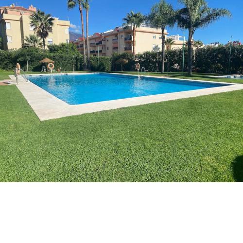 Central Estepona 3 bed apt with pool and parking
