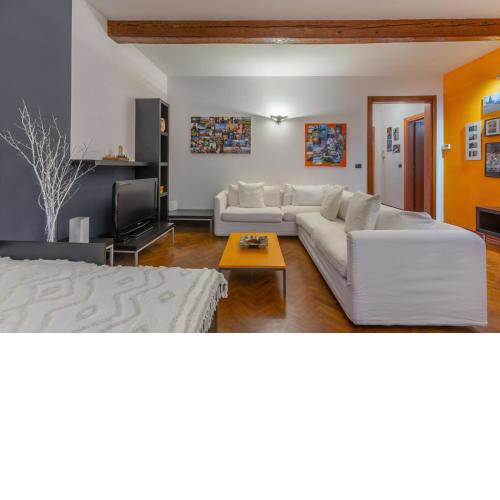 Central Ferrara Apartment