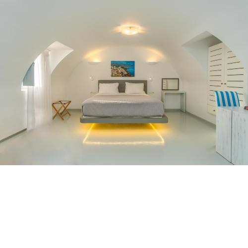 Central Fira Suites