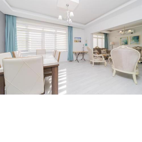 Central Flat Near Seaside in Antalya Muratpasa