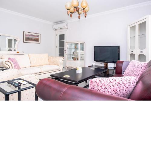 Central Flat near Trendy Attractions in Kadikoy