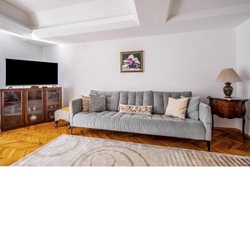 Central Flat with Balcony near Zorlu Center