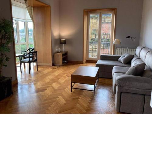 Central Flat with River Views