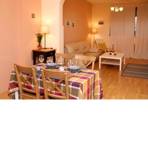 Central HOME with Outdoor Garden & free Wi-fi Spacious Top Located