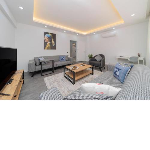 Central Located Big Spacious Flat in Muratpasa