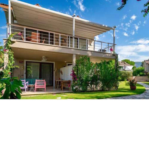 Central Location, Spacious Apartment w/Pool & View