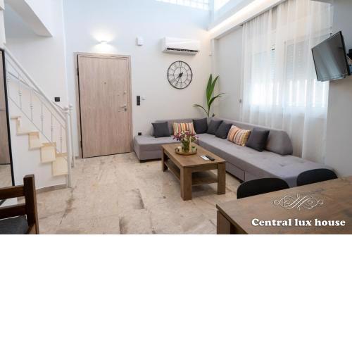 Central lux house