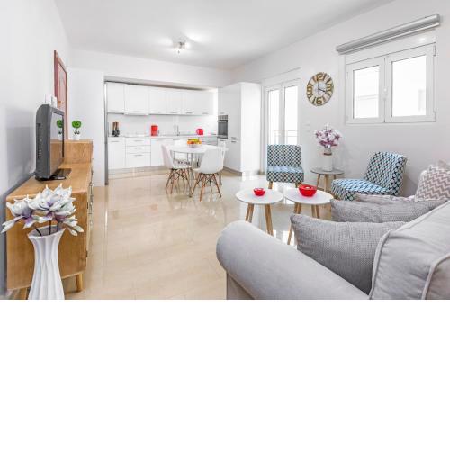 Central Luxurious Apartments Close to the Sea