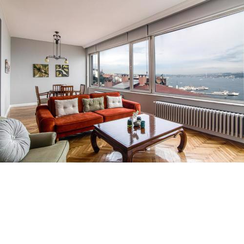 Central Modern Flat with Bosphorus View in Beyoglu