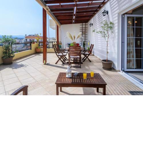 Central penthouse in quiet neighborhood near sandy beach