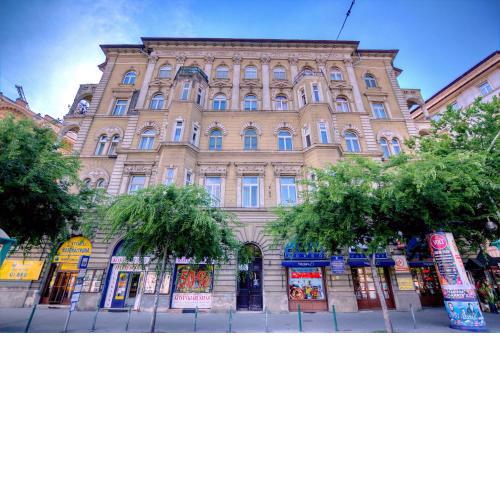 Central Rooms at Rákóczi Square