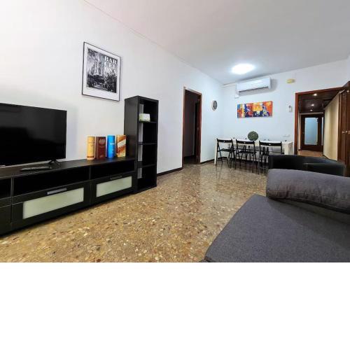 Central, spacious, bright and well connected