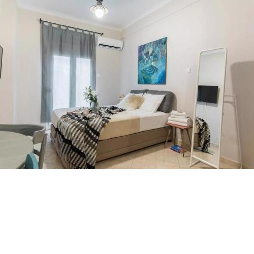 ★Central Studios★ WiFi, Netflix, A/C, Self Check-in