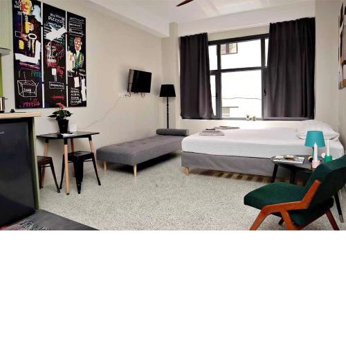 Central urban studio B