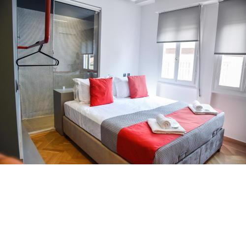 CentraL44 LoL BuDgEt RooM @Ermou Street