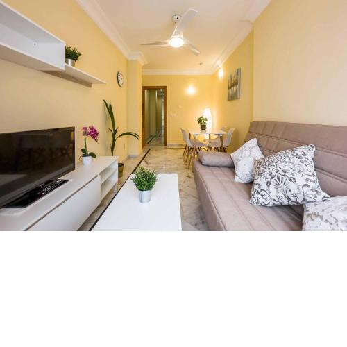 Centrally located 1 bed 1 bath near the beach