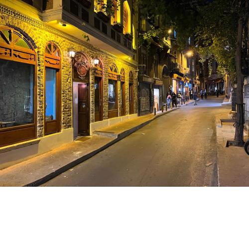 Centrally located, 2+1 house in Taksim, Cihangir