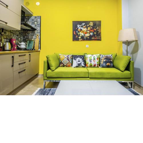 Centrally Located Flat with Balcony in Uskudar