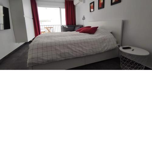 Centrally located studio apartment in central Nerja 2H