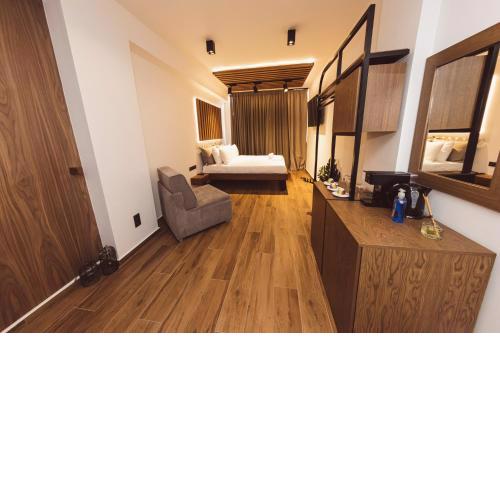 Centrally Stylish Suite by Acropolis