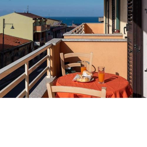 Centro Castelsardo-2OM Station Bus[150M Beach]