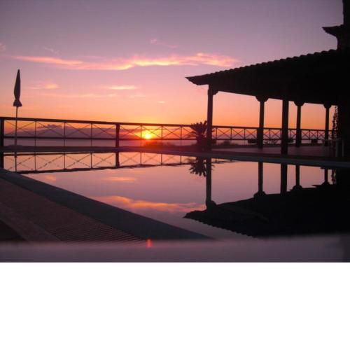 CERCADO DEL MEDIO, CHALET con PISCINA PRIVADA