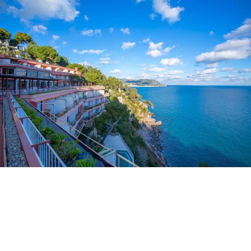 Cervo 319C With Shared Pool - Happy Rentals