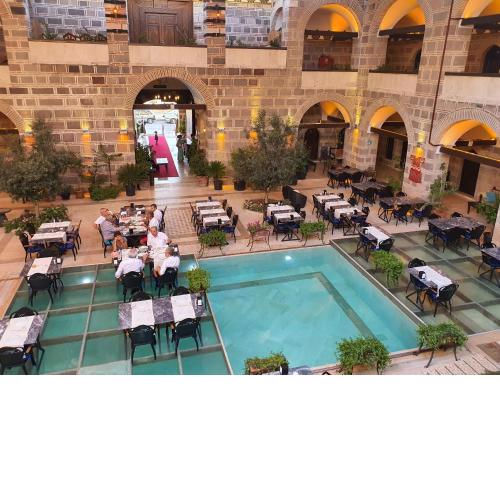 Cesme Kanuni Kervansaray Historical Hotel