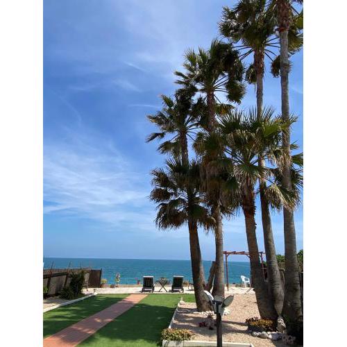 CHALET 1ª LINEA DE PLAYA
