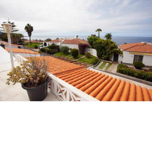 CHALET ADOSADO CON TERRAZA Y AZOTEA