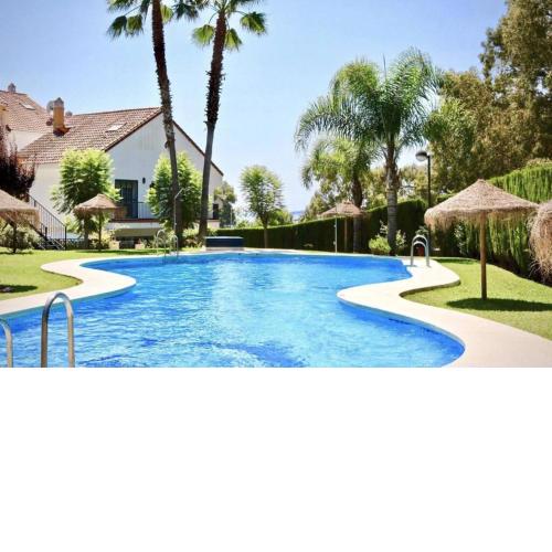 Chalet adosado frente al mar con piscina, Benalmadena-Costa
