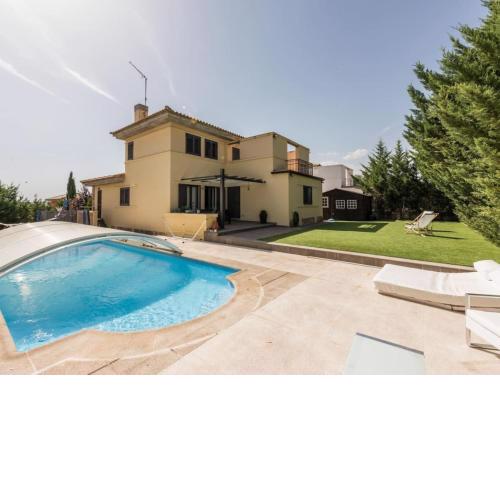 Chalet con Jardín y Piscina Privada 4hab