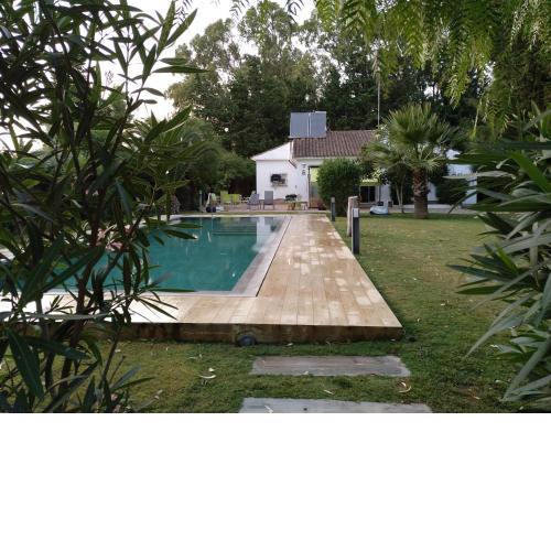 Chalet con Piscina - LAS ADELFAS