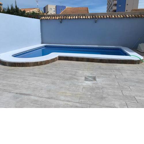 CHALET CON PISCINA A 100m DE LA PLAYA