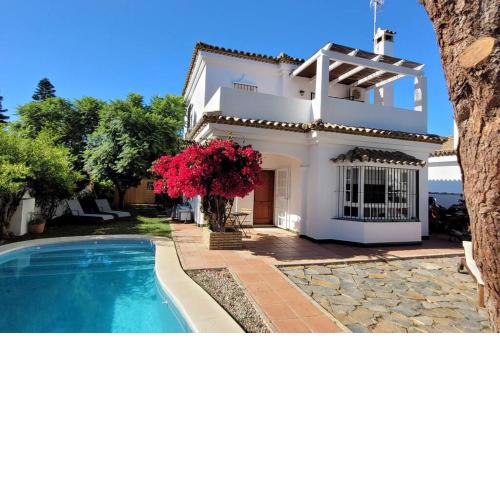 Chalet con piscina a 300 m del mar
