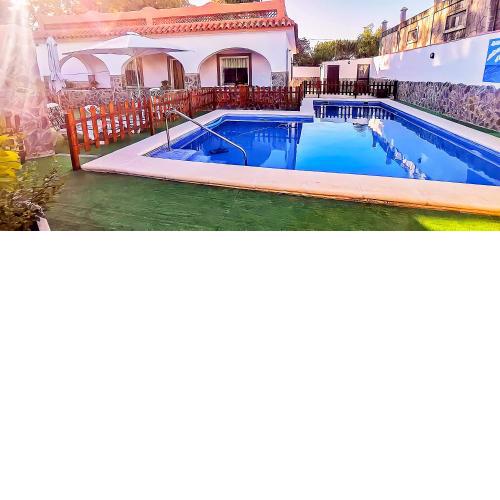 Chalet con piscina privada en Barbate