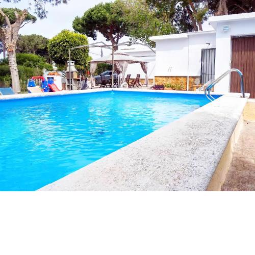 Chalet con piscina privada solo familia y parejas