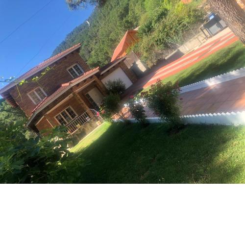 CHALET EN EL CORAZÓN DE LA SIERRA DE GREDOS, PINAR DE LA ATALAYA-TIEMBLO