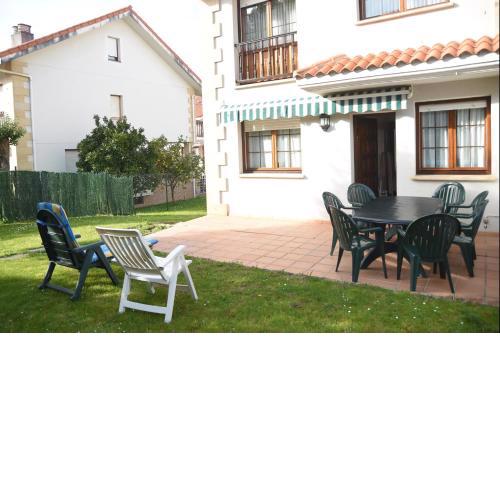 Chalet en urbanización con piscina